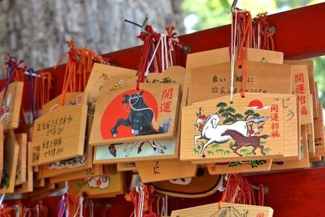 таблички в японских храмах